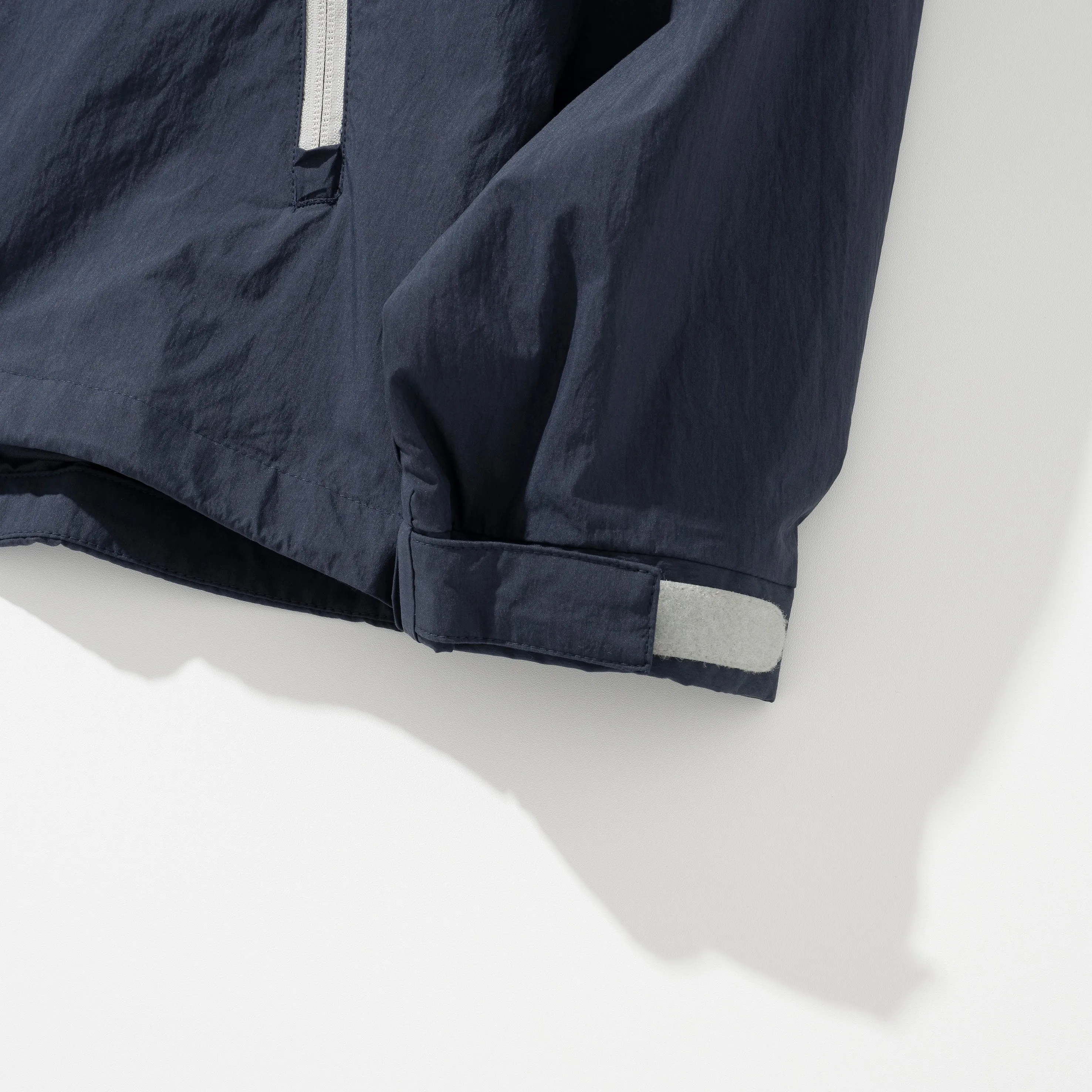 3 POCKET HOODED WIND JACKET - NAVY