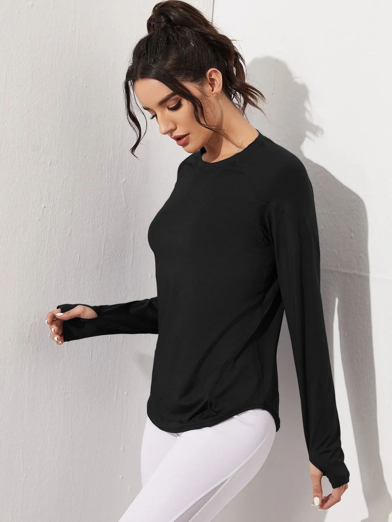 Breathable Active Tee With Thumb Holes ss22 - FD