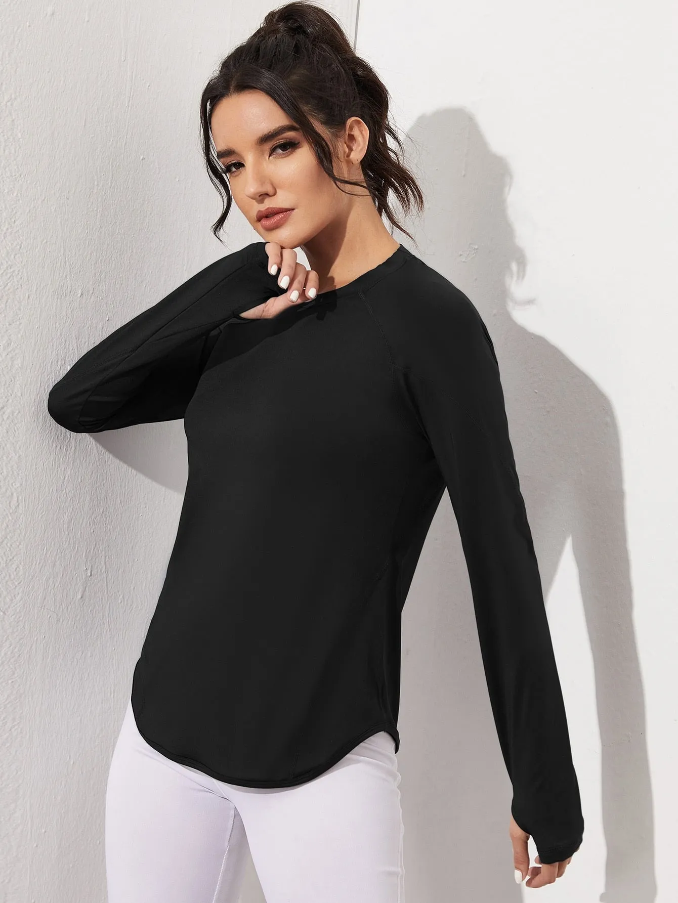 Breathable Active Tee With Thumb Holes ss22 - FD