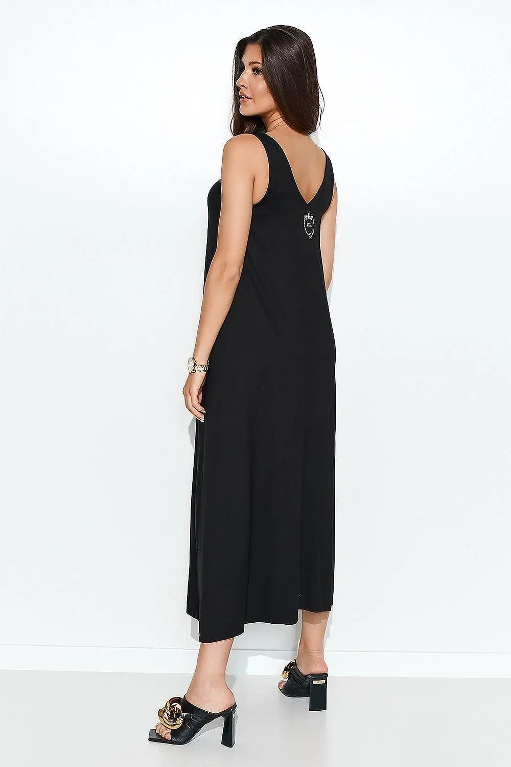 Chic Sleeveless Knit Dress with Unique Back Design